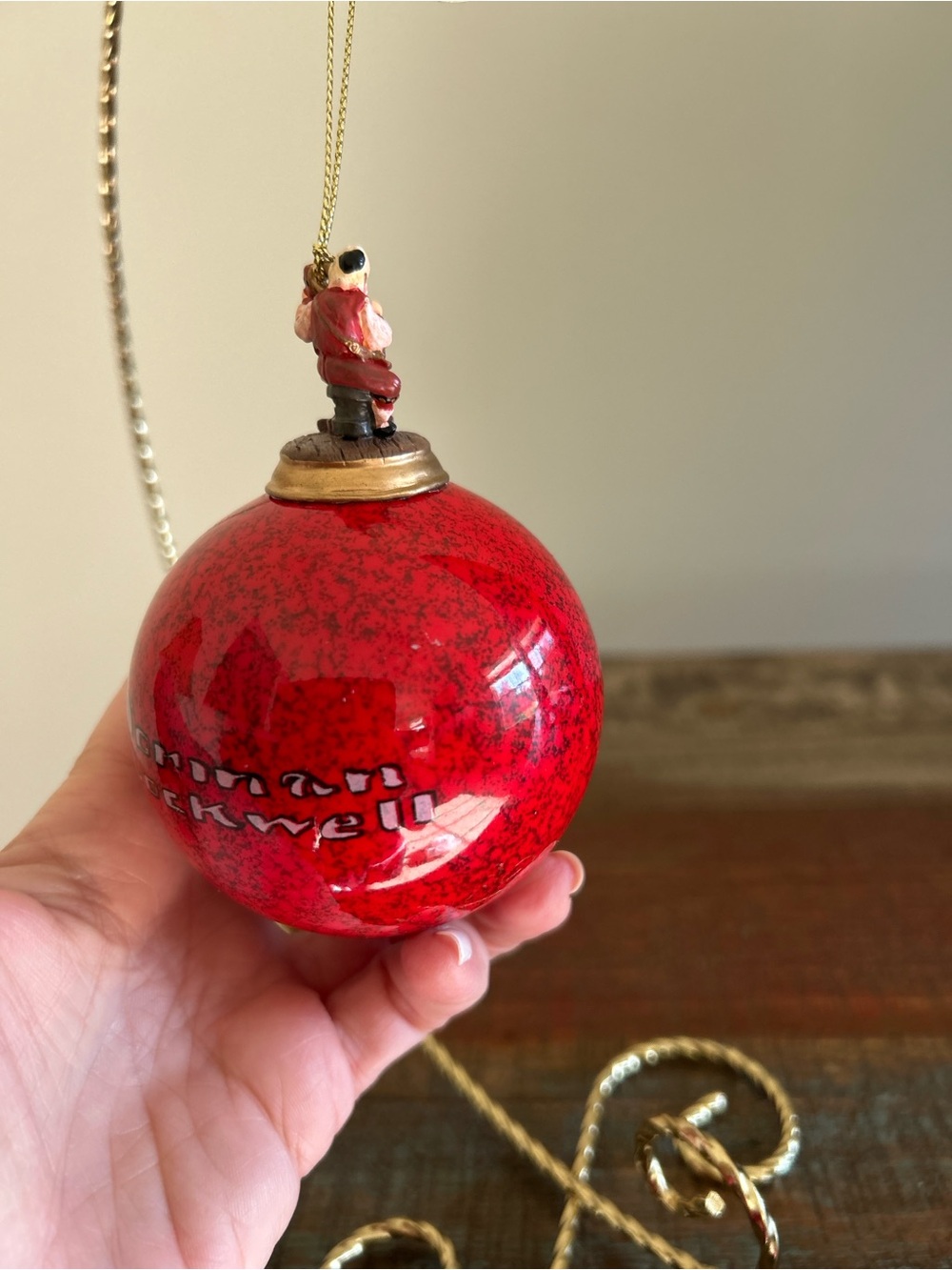 Norman Rockwell's Christmas Classics Heirloom Ornaments-In The Christmas Spirit - Picture 5 of 6